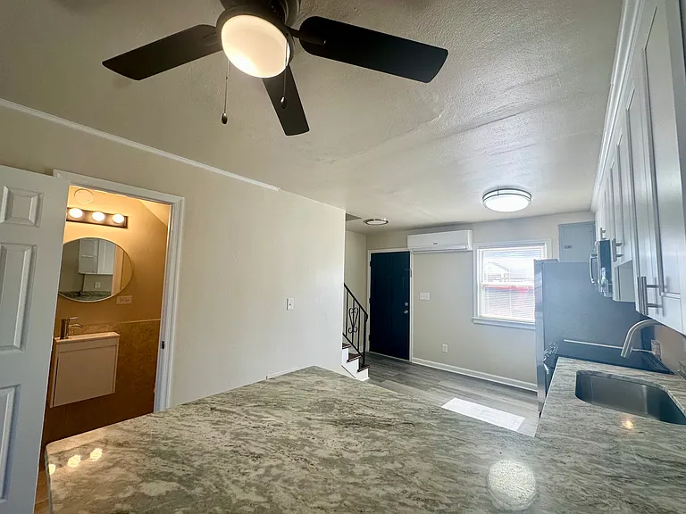2222 Arctic Ave #3 — Photo 6