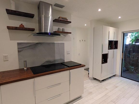 4th image of 4344 Carambola Circle