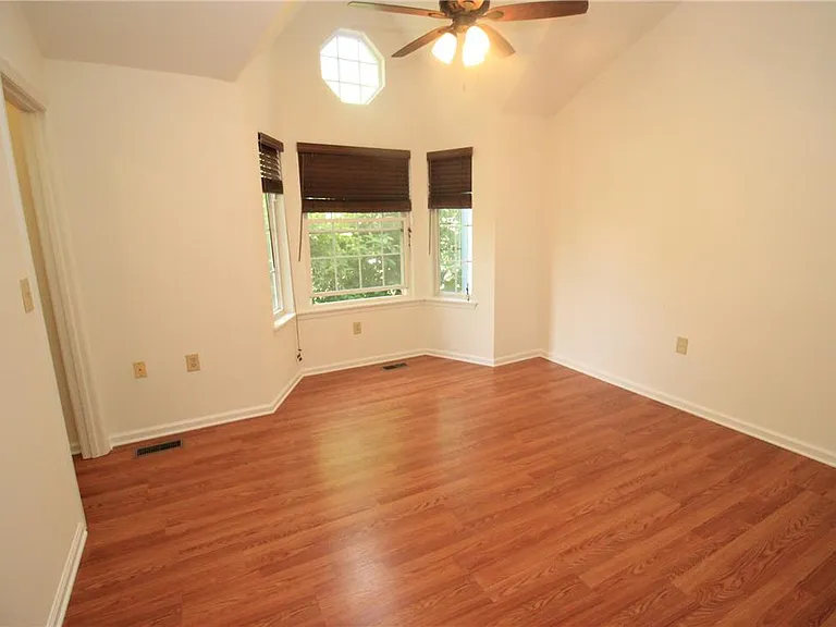 106 Founders Ct — Photo 24