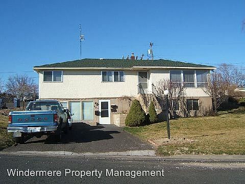1st image of 223 SE Valley Dr