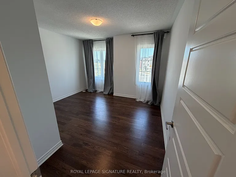 1392 William Halton Pkwy W — Photo 30