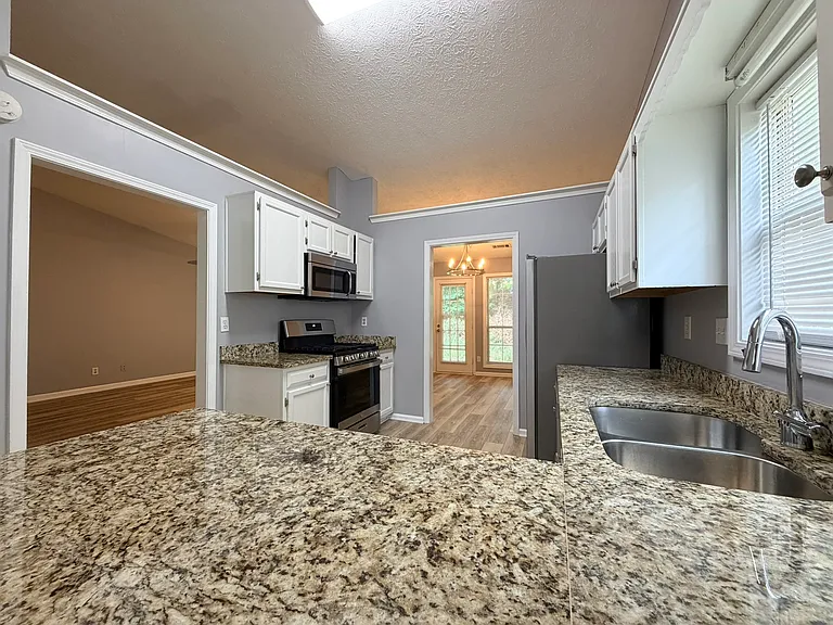 222 Clarion Rd — Photo 9