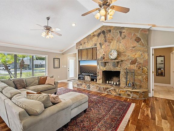 4th image of 301 BRANTLEY HARBOR DRIVE
