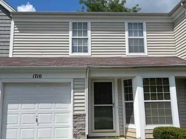 1710 College Green Dr, Elgin, IL 60123