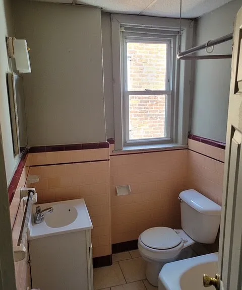 151 W Ruscomb St — Photo 2