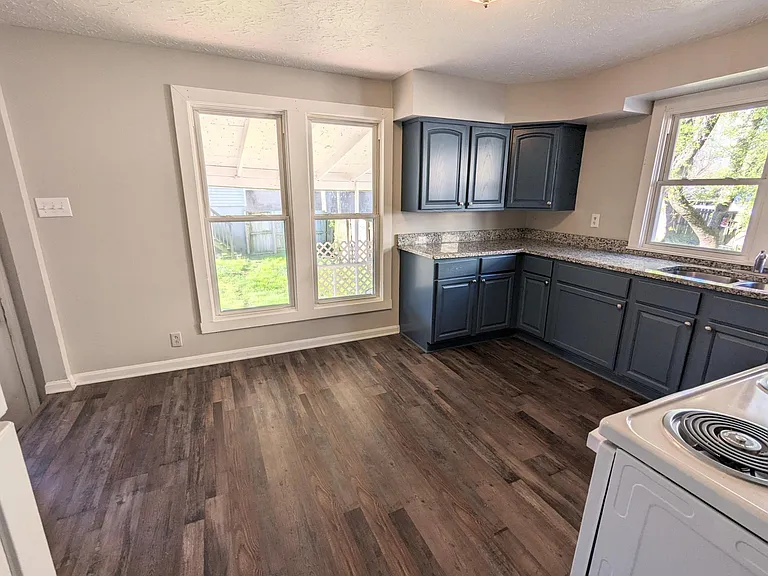 524 Brentwood Ave — Photo 6