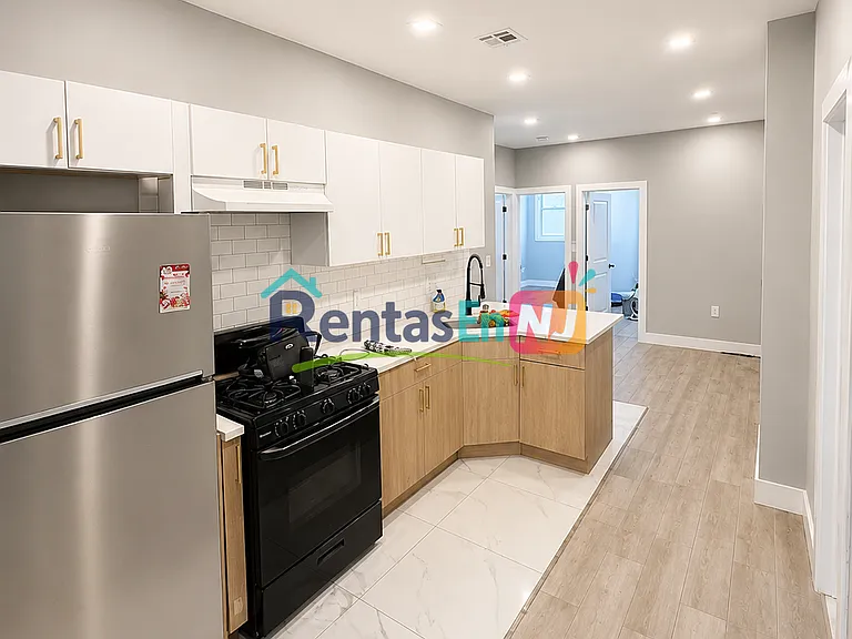 235 2nd St #2B — Photo 1