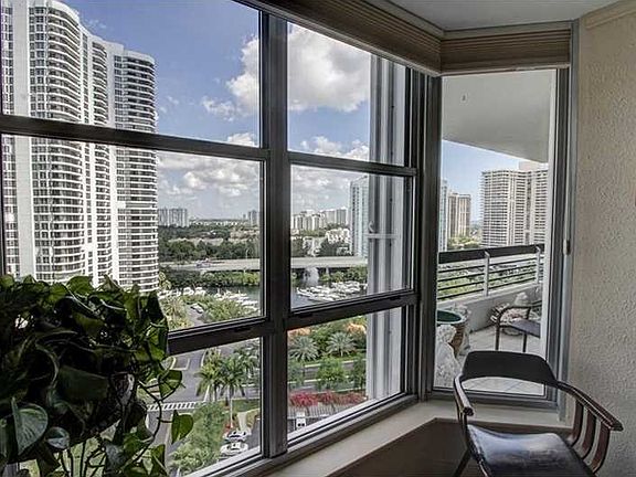 4th image of 3600 Mystic Pointe Dr APT 1711