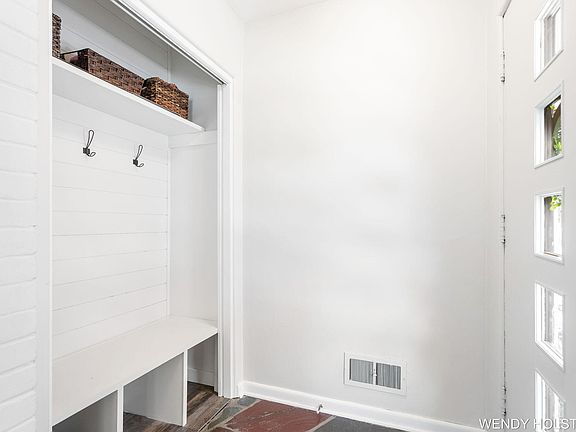 4th image of 35 E 29th St