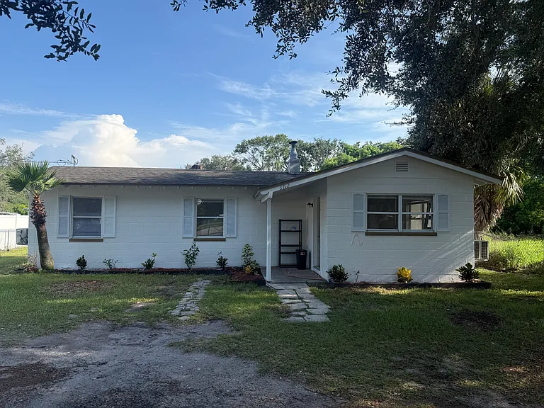 3712 Columbia St — Photo 1