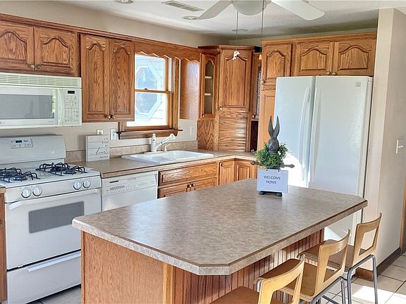 4th image of 16876 Overlook Way