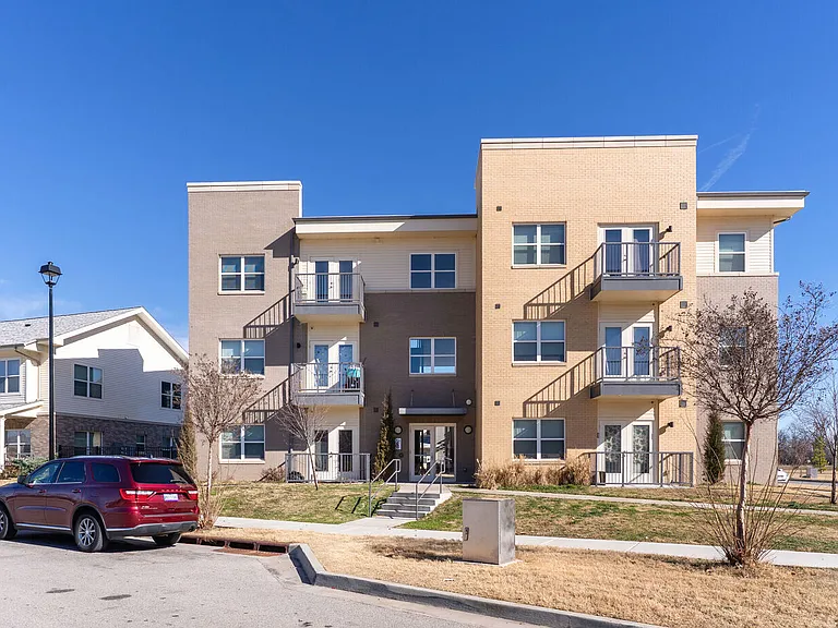River West Apartments — Photo 30