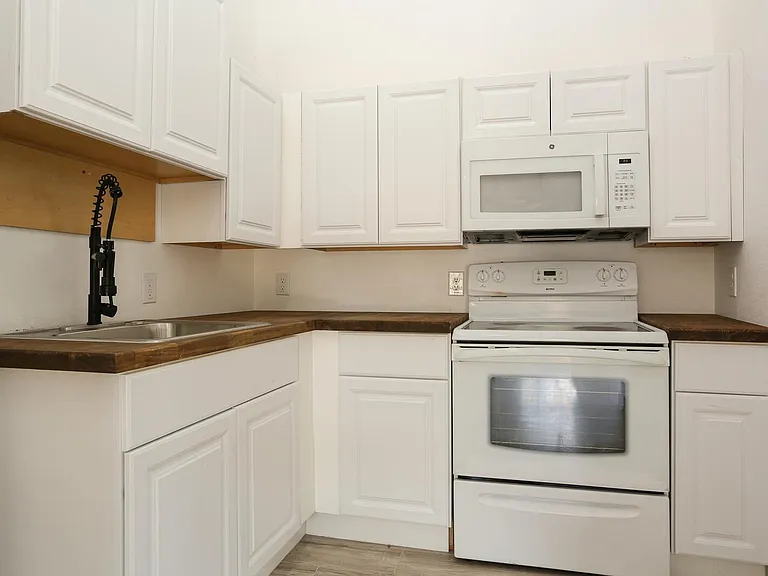 Kitchen unit 4