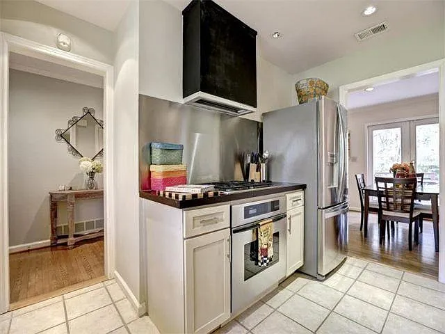 1624 Berkeley Ln NE — Photo 6