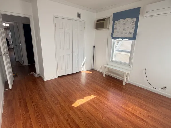 905 150th St #2, Whitestone, NY 11357