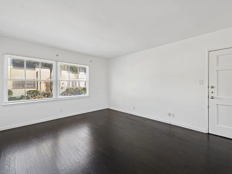 2032 Delaware Ave #2032A — Photo 5