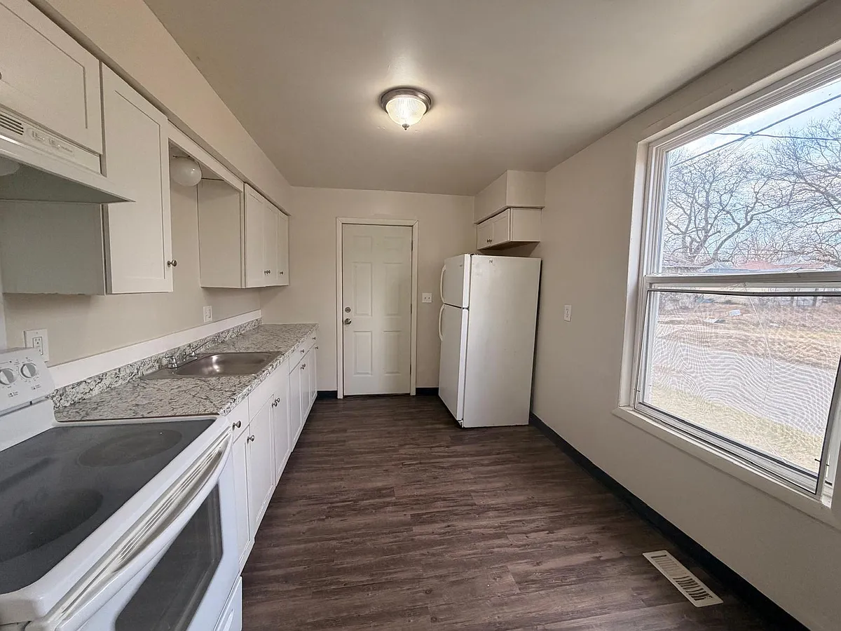 Building Photo - 804 Lorain St #1