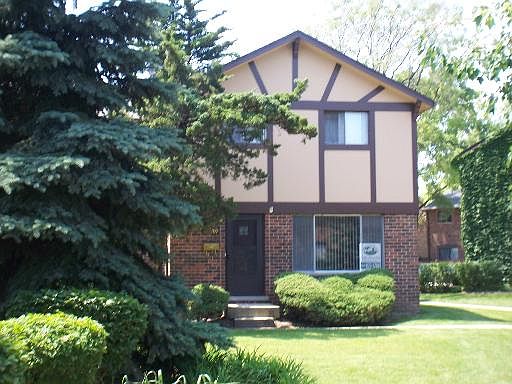 1st image of 18W189 Ashby Ln