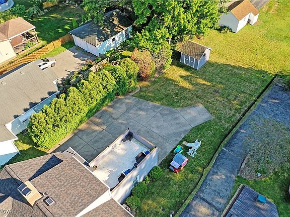 5th image of 259 Brookfield Ave