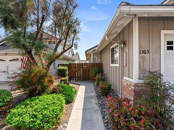 2nd image of 1365 Saltbush Ln