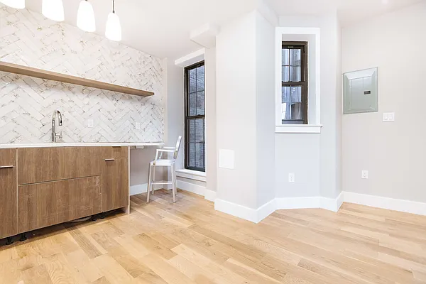 Rented by Nooklyn NYC LLC | media 52