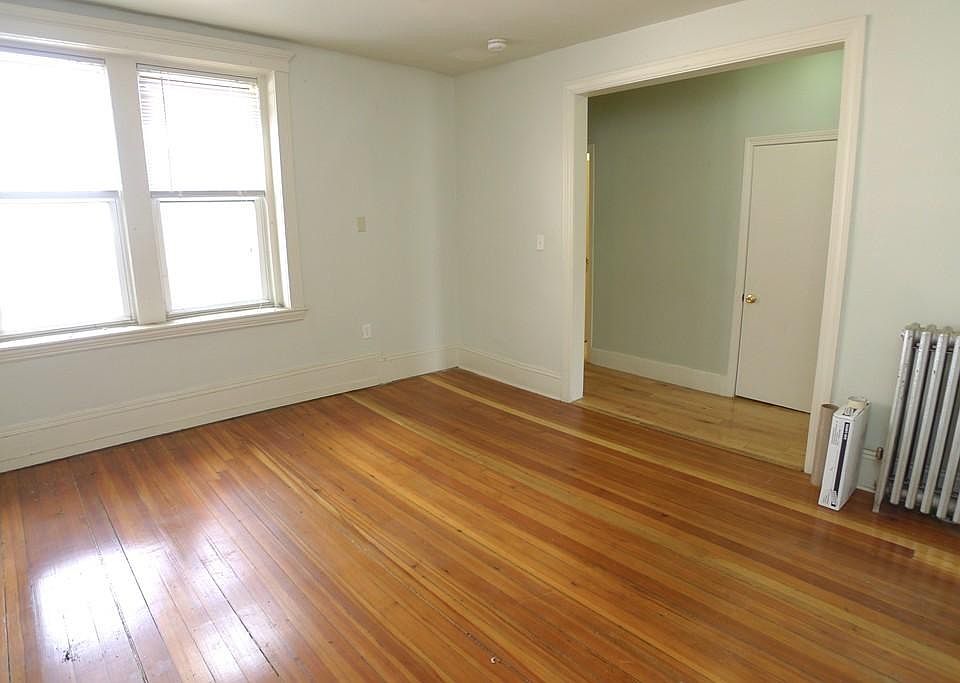 2nd image of 82 Shepton St