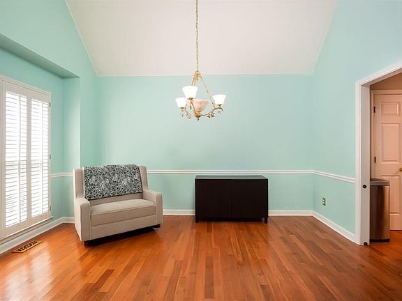 4th image of 817 Honey Springs Dr