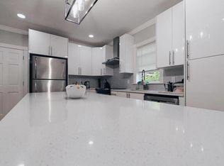 51 Waterman Ave FLOOR 2, Cranston, RI 02910