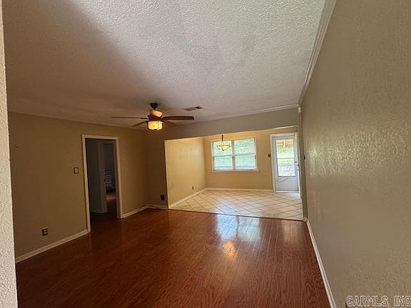 5th image of 501 Melanie Ln