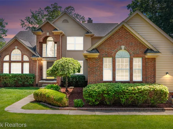 2322 Sandlewood Dr, White Lake, MI 48383