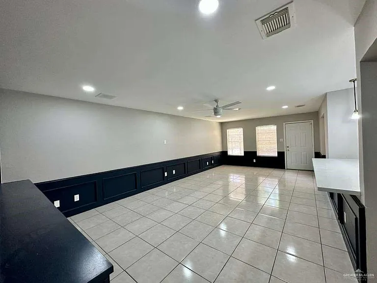 900 E Dallas Ave #17 — Photo 9