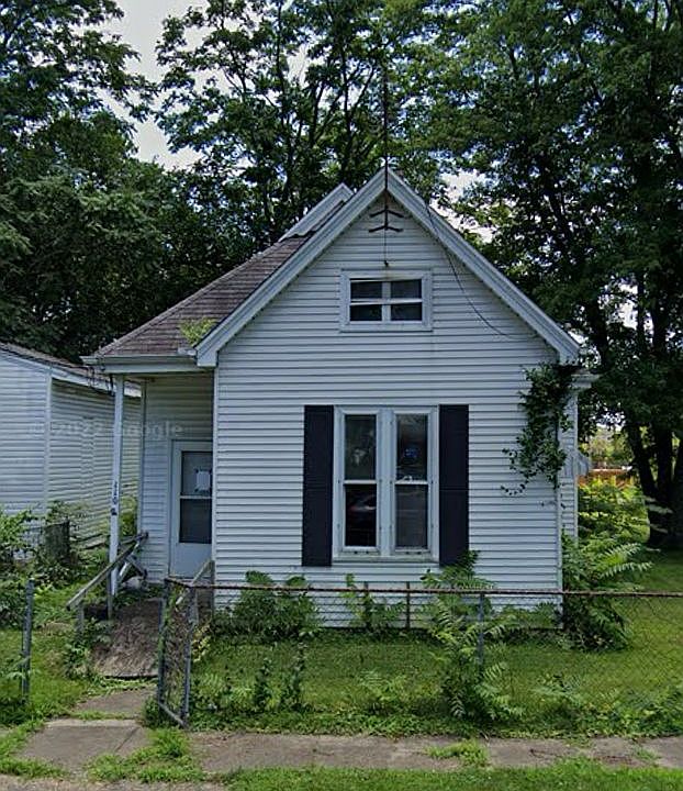 1st image of 110 E Maywood Ave