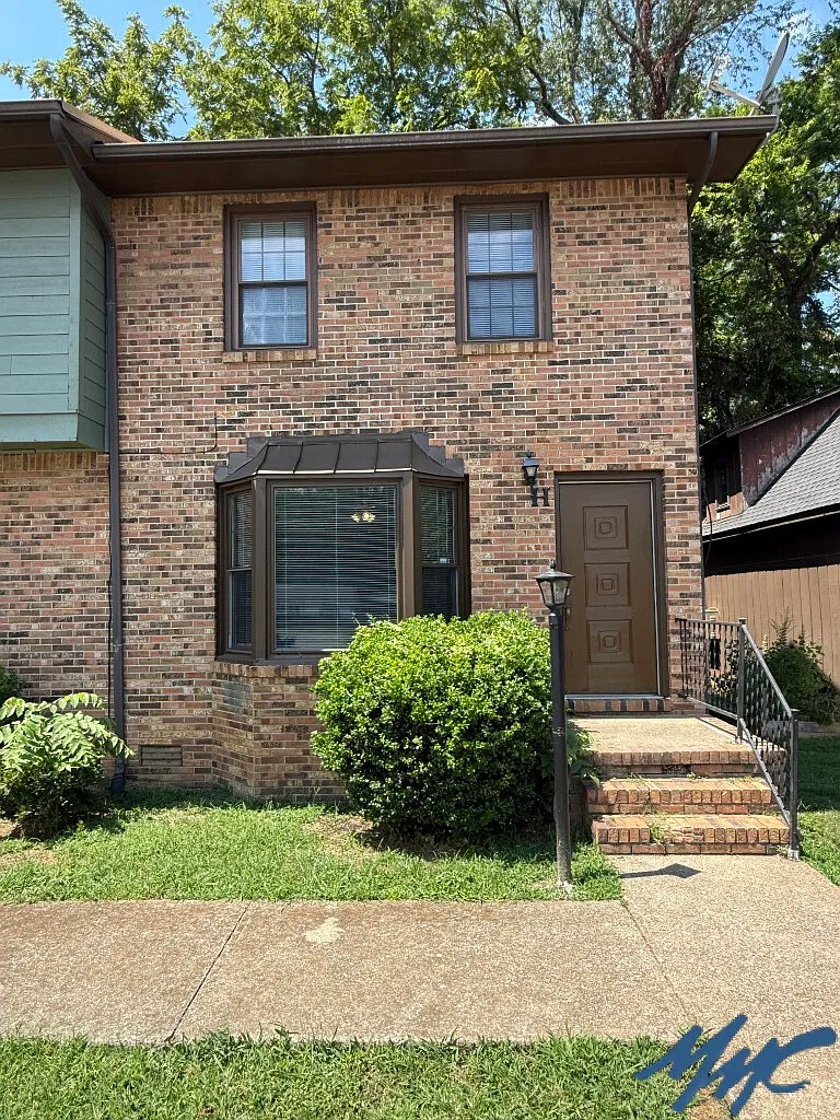2 bed, 1.5 bath, 1200 sqft, $1,250 — Photo 1