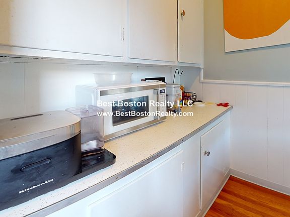 3rd image of 104 Highland Ave #3