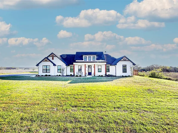 242 Club View Dr, Bowie, TX 76230