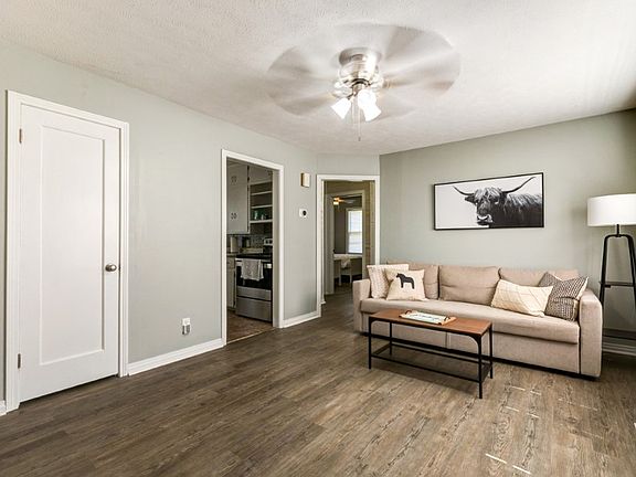 2nd image of 805 E Republic Ave