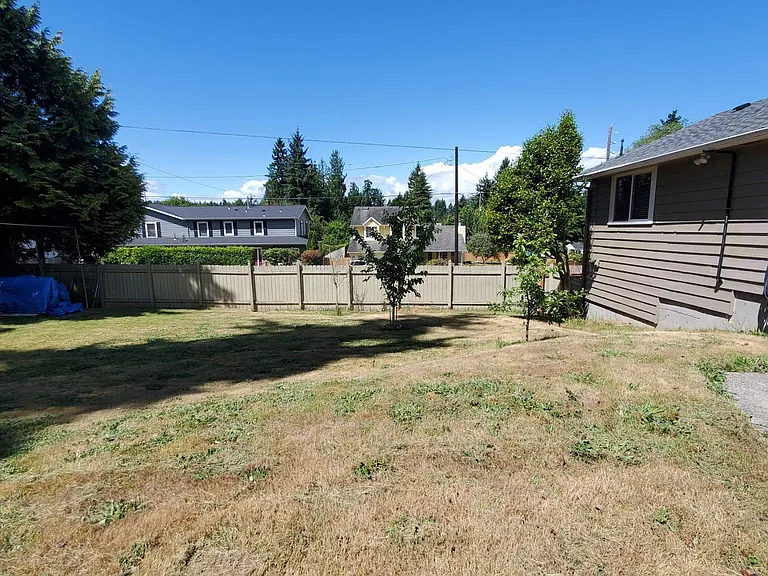 N 200th St — Photo 24