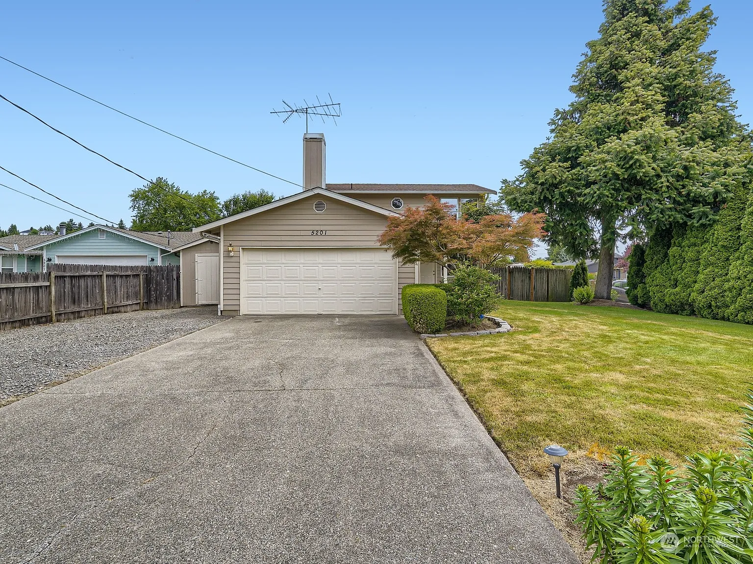5201 Broad View Avenue NE photo 1