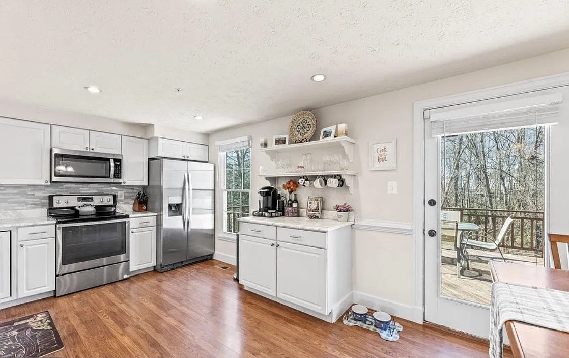 1514 Falstone Ln — Photo 4