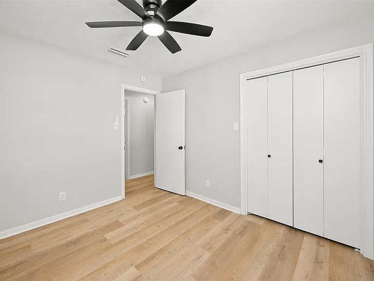 1803 S Park St — Photo 17