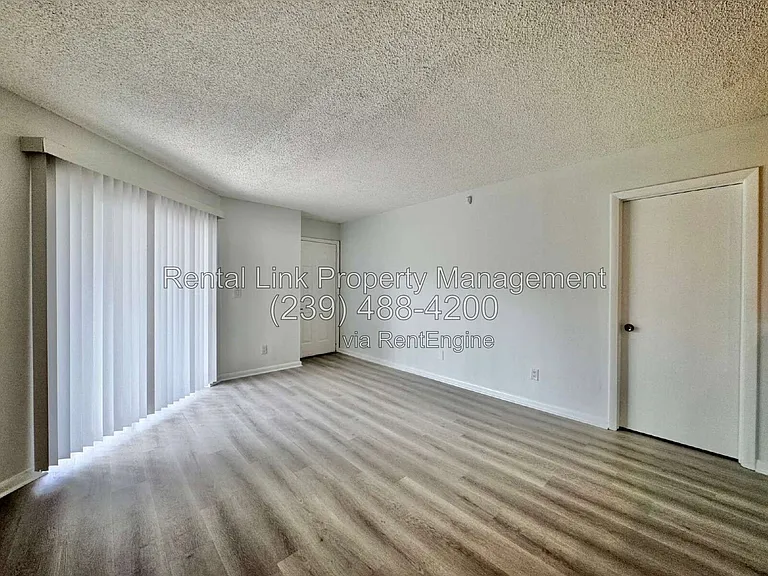 150 Santa Clara Dr #5 — Photo 2
