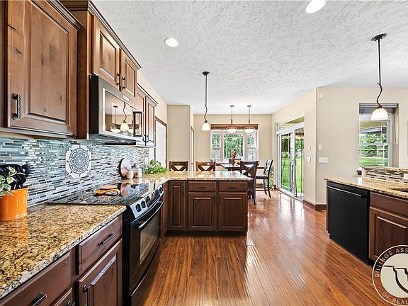 2nd image of 2055 Saddleback Dr