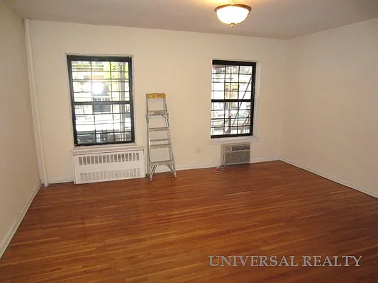 Rented by Universal Realty Group | media 19