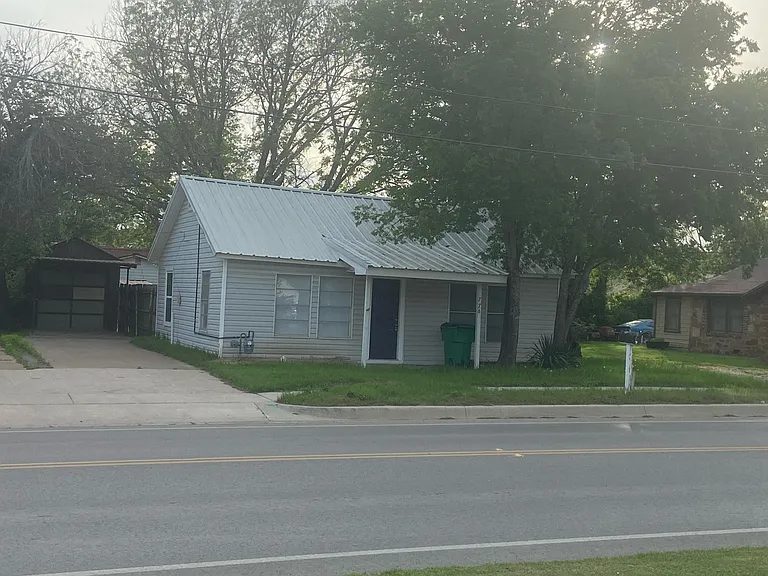 776 N Graham St — Photo 1