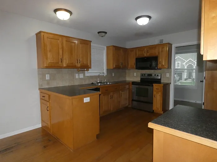 11407 N Bristol Ave — Photo 6