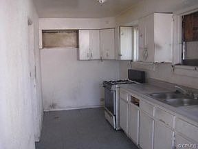 3rd image of 527 N Mountain View Ave