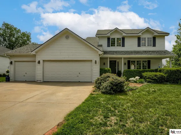 7901 Brookfield Dr, Lincoln, NE 68506