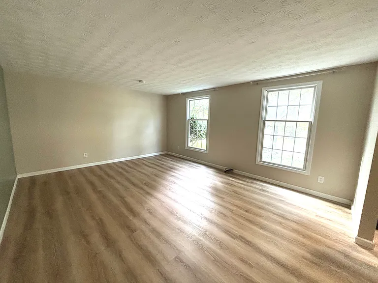 5835 Woodpine Ct — Photo 4