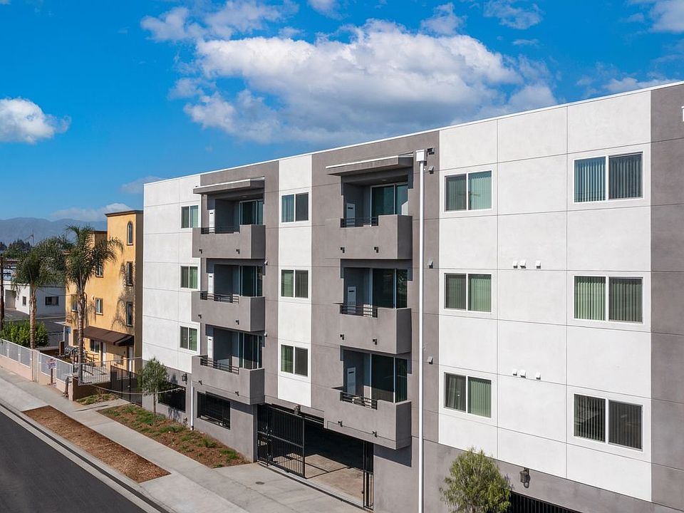 1st image of 15755 Saticoy St #304
