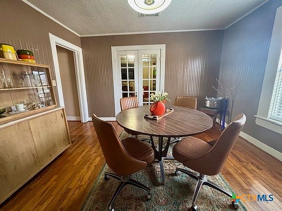 5th image of 1008 Pleasant St
